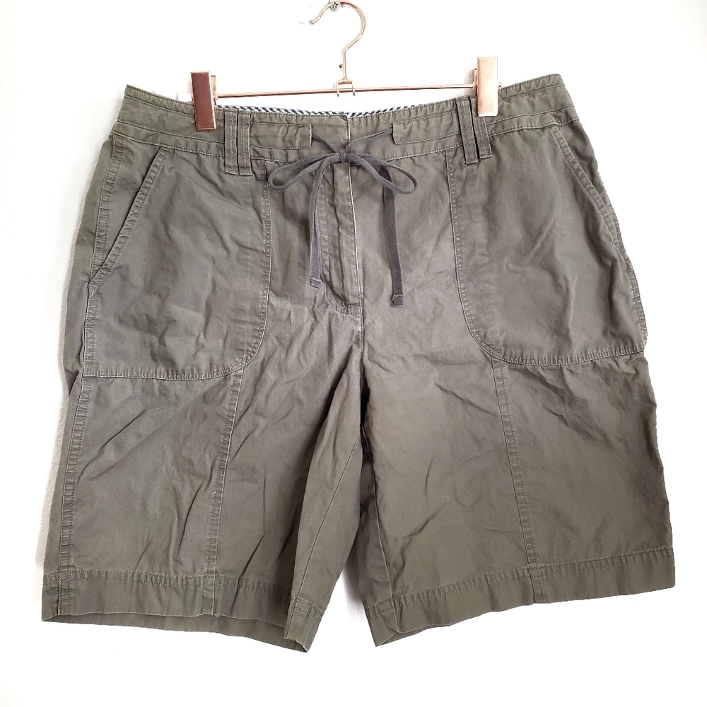 Van Heusen Shorts Womens Size 8 Tan Chino